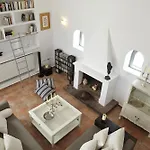 Aleria Santorini Meszariá