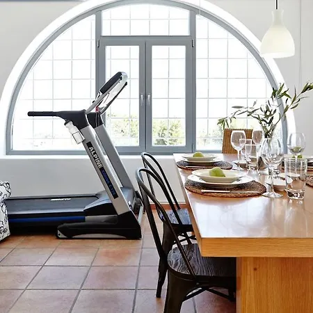 Aleria Santorini * Messaria (Santorini)