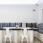 Aleria Santorini