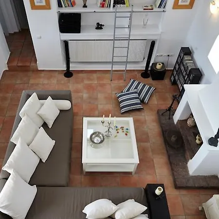 Aleria Santorini