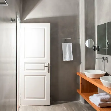 Aleria Santorini Messaria (Santorini)