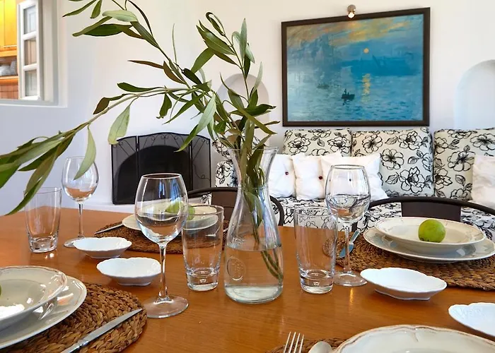 Aleria Santorini فيلة ميساريا