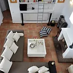 Aleria Santorini