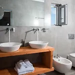 Aleria Santorini